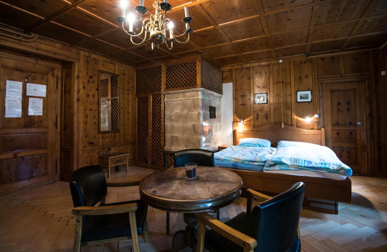 Hotel Jenatsch 帕潘 外观 照片